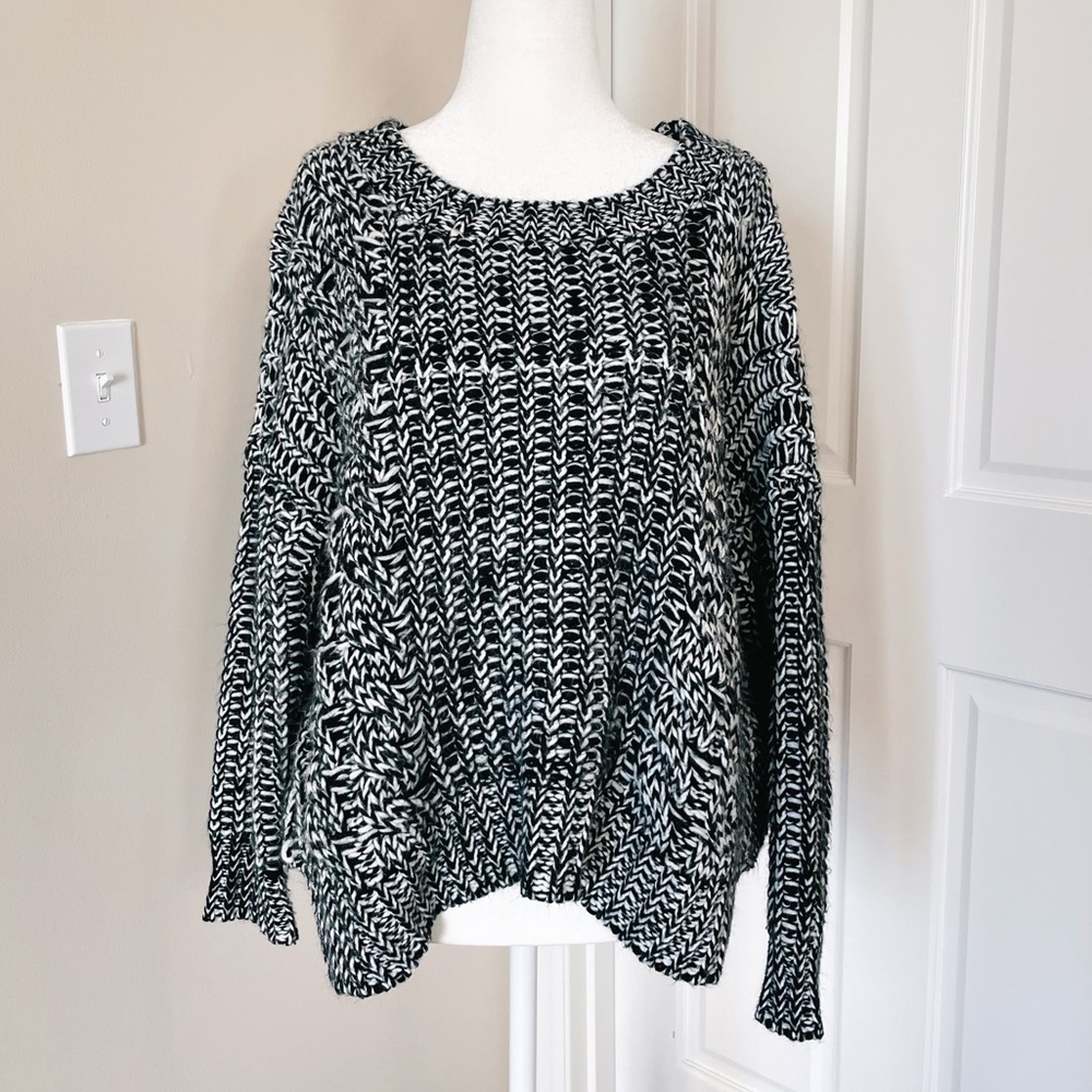 Forever 21 (Chloe K) Black and White Chunky Knit Sweater Size S